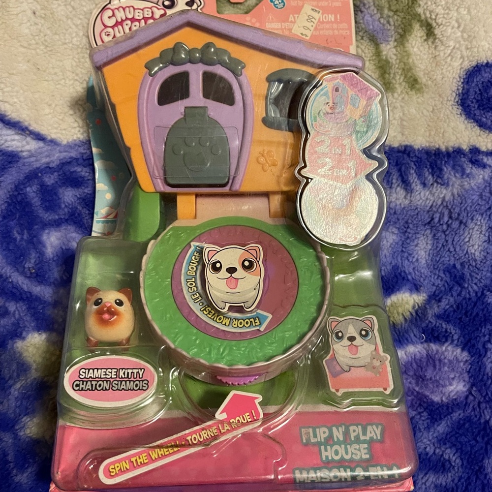 Chubby Puppies Flip N' Play House